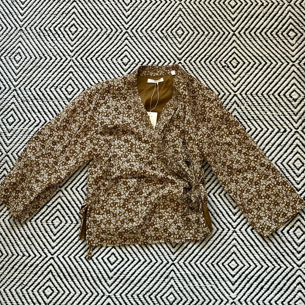 Doen isle top, size small - Picture 1 of 3